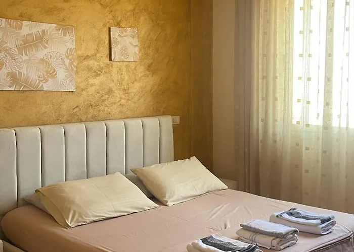 Red Apartmán Golem (Tirana)